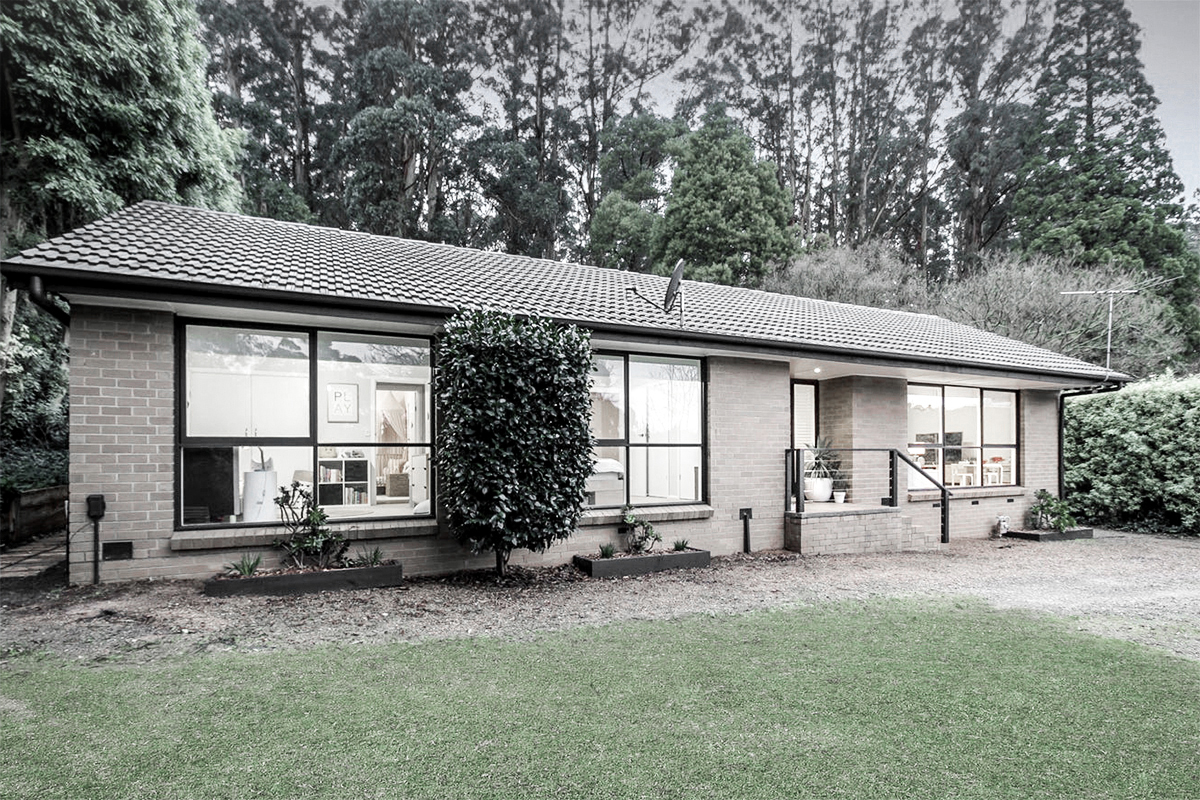 Image of the existing house in Ferny Creek before town planning approval. 